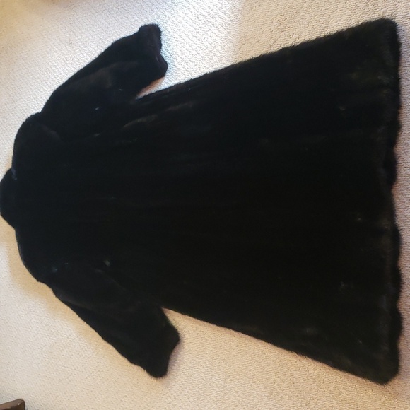 Embry's small long black mink coat - Picture 3 of 15